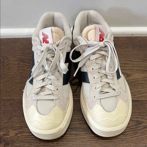 New Balance Cream and Black Women's Sneakers - Picture 2 of 9